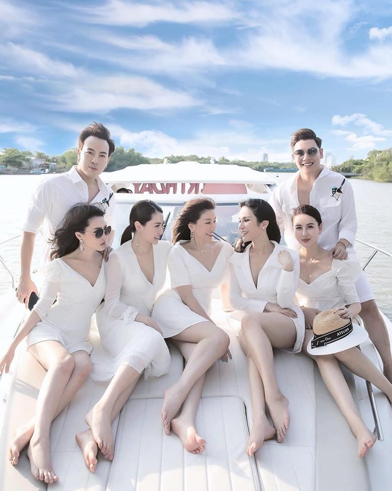 Ăn chơi như hội bạn thân Kỳ Duyên: Diện dresscode bikini mà từ mẹ bỉm đến gái xuân đều sexy hết cỡ-8