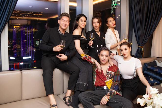 Ăn chơi như hội bạn thân Kỳ Duyên: Diện dresscode bikini mà từ mẹ bỉm đến gái xuân đều sexy hết cỡ-13