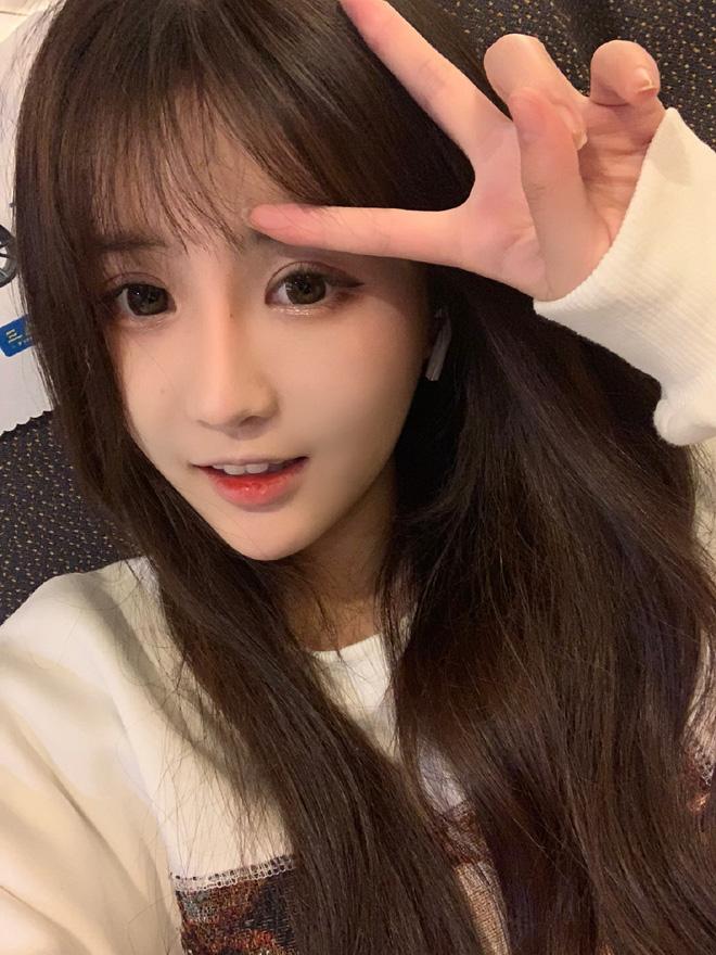 Series gái xinh bị bóc mẽ nhan sắc vừa gọi tên MC có 5 triệu follow, thực tế quả nhiên khác xa trên ảnh-1