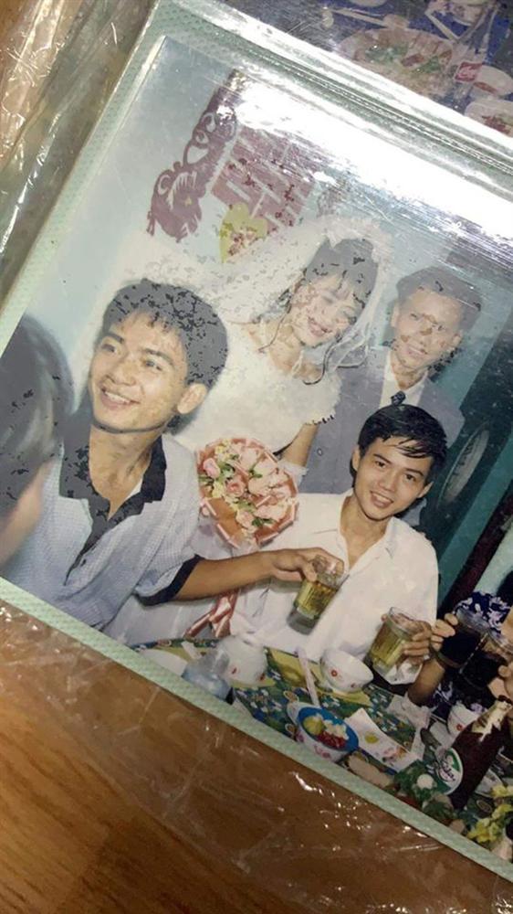 Soi ảnh cưới bố mẹ, cô gái rụng rời khi thấy nhan sắc cực phẩm của các chú khách mời: Hội bạn hotboy giờ sao rồi?-2