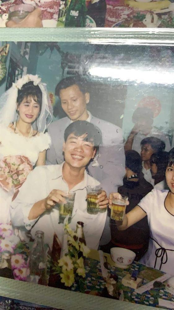 Soi ảnh cưới bố mẹ, cô gái rụng rời khi thấy nhan sắc cực phẩm của các chú khách mời: Hội bạn hotboy giờ sao rồi?-4