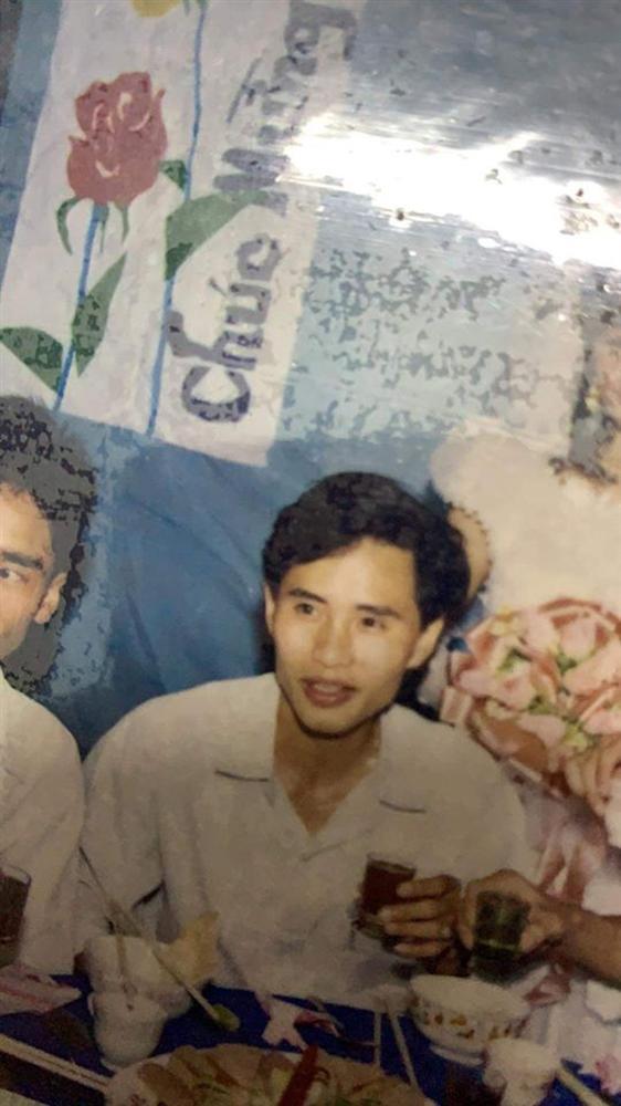 Soi ảnh cưới bố mẹ, cô gái rụng rời khi thấy nhan sắc cực phẩm của các chú khách mời: Hội bạn hotboy giờ sao rồi?-6