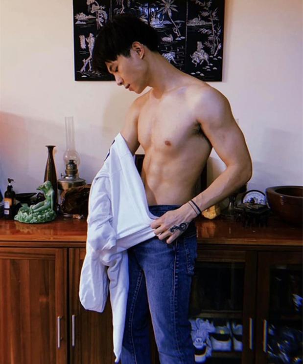 Erik: Từ ca sĩ tuột xích đến tiếng hát ra thế giới nhờ Ghen cô Vy-9