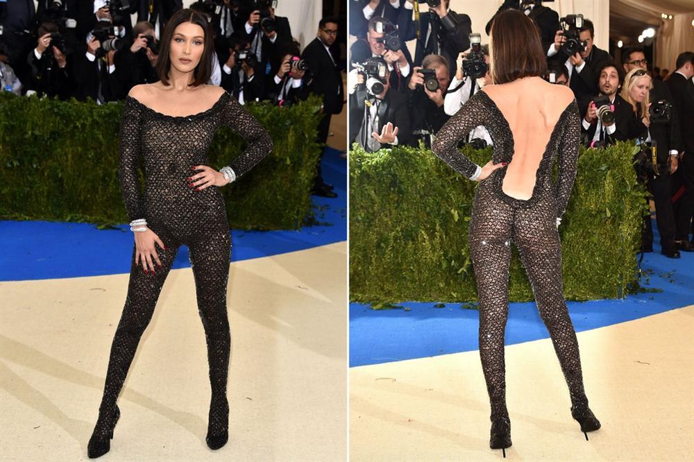 Váy làm chảy máu và loạt trang phục báo hại người nổi tiếng-2