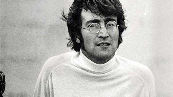 John Lennon (800 triệu đô la): John Lennon bị ám sát trên đường về nhà riêng tại tòa nhà The Dakota, Manhattan, thành phố New York, Mỹ.