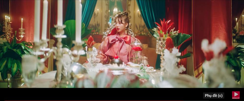 MV mới của AMEE vừa ra mắt đã bị bắt bài đạo nhái đến 80% Blank Space của Taylor Swift-4