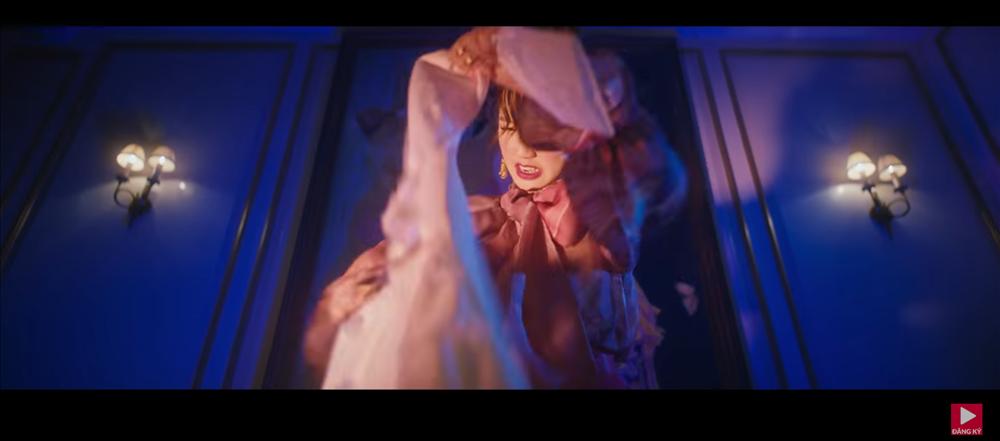 MV mới của AMEE vừa ra mắt đã bị bắt bài đạo nhái đến 80% Blank Space của Taylor Swift-12