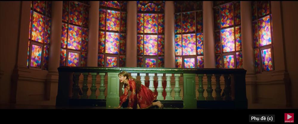 MV mới của AMEE vừa ra mắt đã bị bắt bài đạo nhái đến 80% Blank Space của Taylor Swift-14