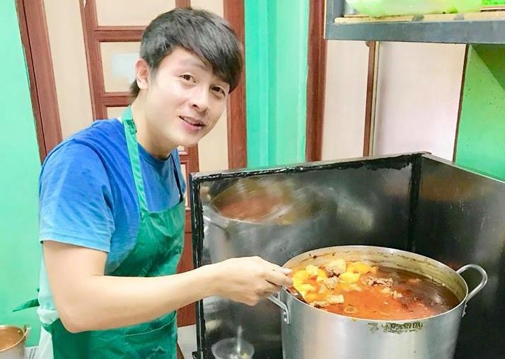 Khi nghệ thuật không còn màu mỡ, nhiều nam nghệ sĩ chọn bán hàng online để cuộc sống dễ thở hơn!-6