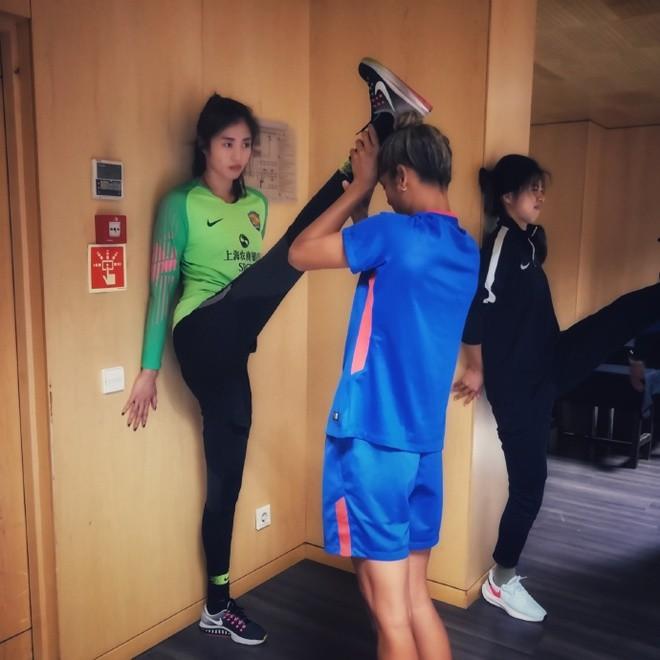 Nữ thủ môn cao 1,88m, có gương mặt đẹp như hoa hậu-3