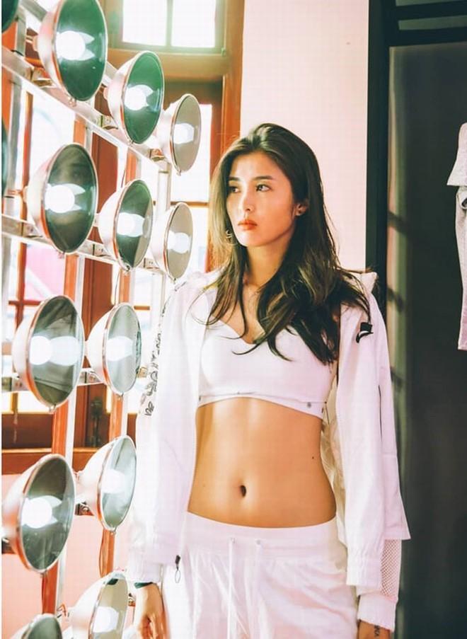 Nữ thủ môn cao 1,88m, có gương mặt đẹp như hoa hậu-4