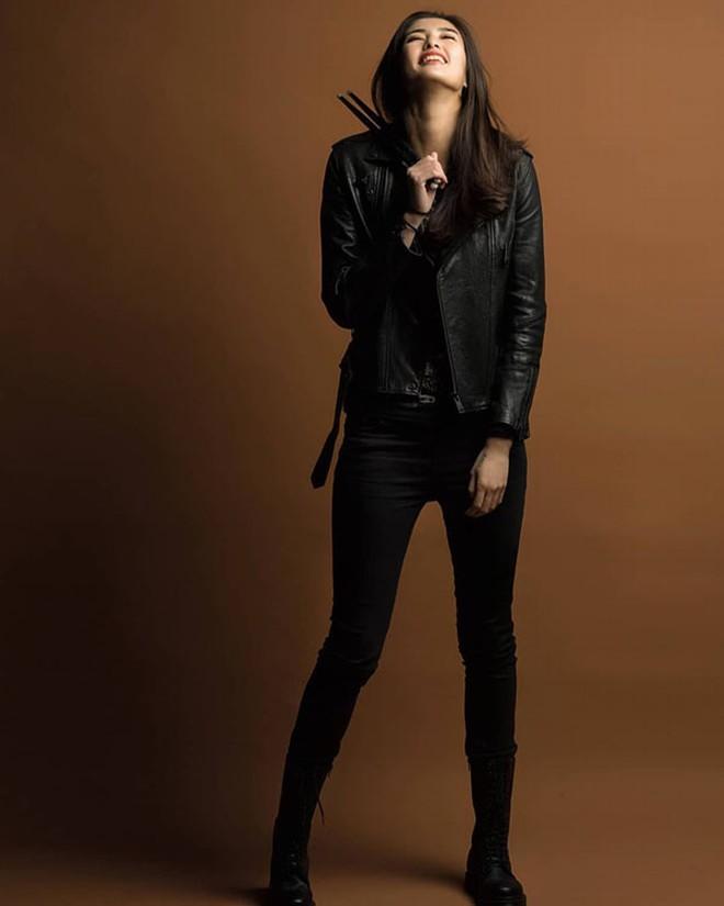 Nữ thủ môn cao 1,88m, có gương mặt đẹp như hoa hậu-10