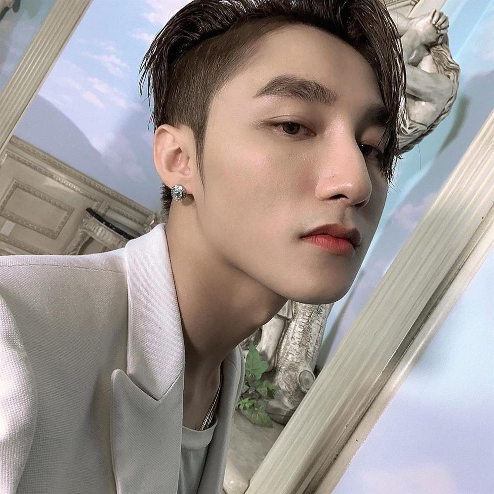 Chán phong cách Tùng chủ tịch, Sơn Tùng M-TP đổi sang hình ảnh lãng tử với kiểu tóc mới-6