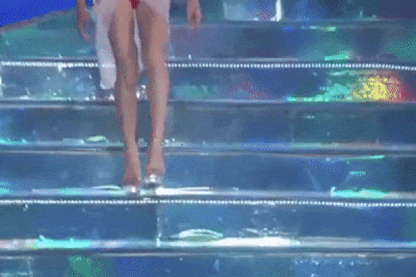 Bán kết Hoa hậu Chuyển giới Quốc tế: Thí sinh catwalk như robot, body vẫn đậm nét đàn ông-1