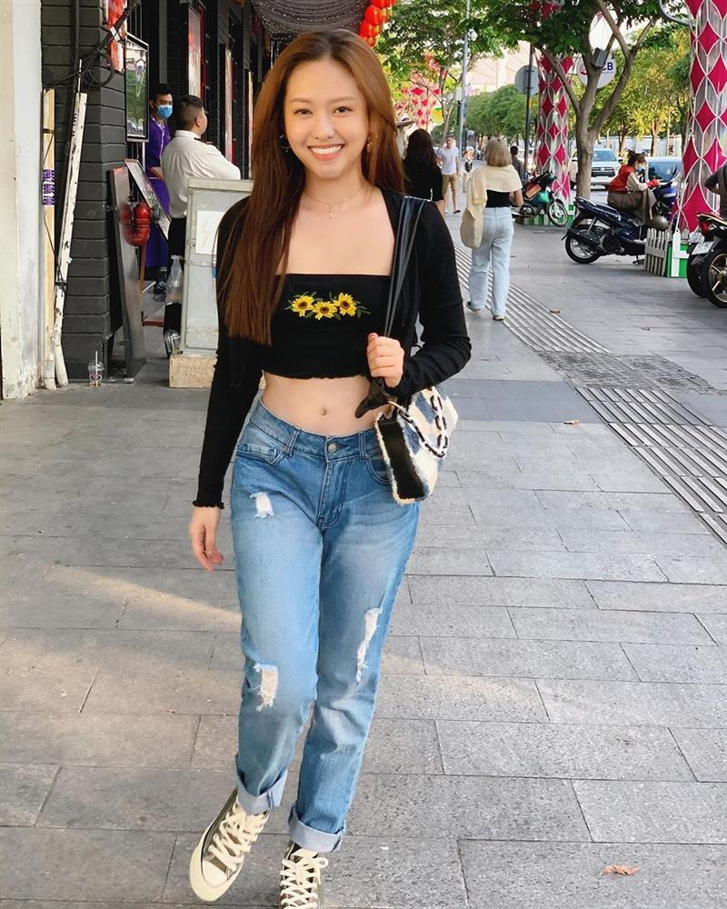 Linh Ka khoe street style như không mặc quần - Chi Pu mặc đồ mượn đẹp hơn cả bản gốc-3