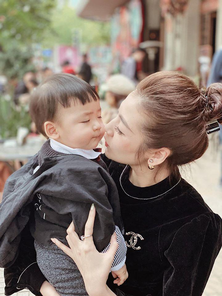Á hậu Tú Anh chứng minh con trai chuẩn gene mẹ, nhìn thế nào cũng không lệch một ly-3