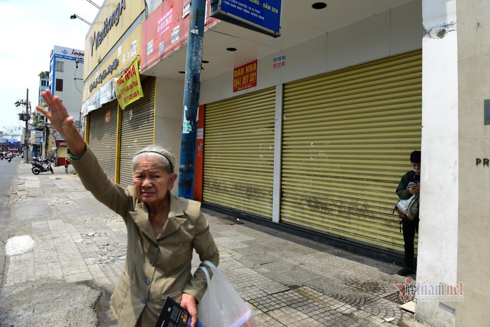 Cảnh lạ giữa phố lớn Sài Gòn, hàng quán đồng loạt đóng cửa-6