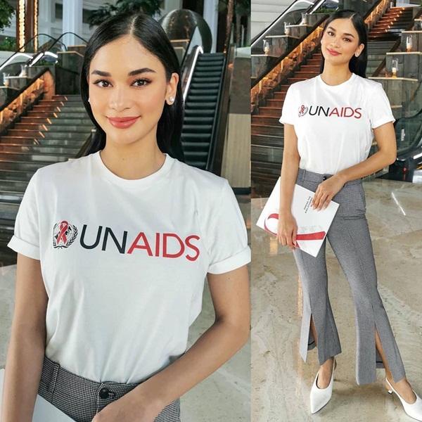 Góp mặt trong bản tin của 2Sao.vn là Hoa hậu Hoàn vũ 2015 - Pia Wurtzbach. Mỹ nhân Philippines vừa đáp chuyến bay tới Indonesia. Pia là một trong những giám khảo đêm chung kết Hoa hậu Hoàn vũ Indonesia 2020, diễn ra vào tối nay.