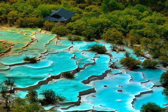 Thung lũng ngũ sắc dài hơn 3 km ở Trung Quốc