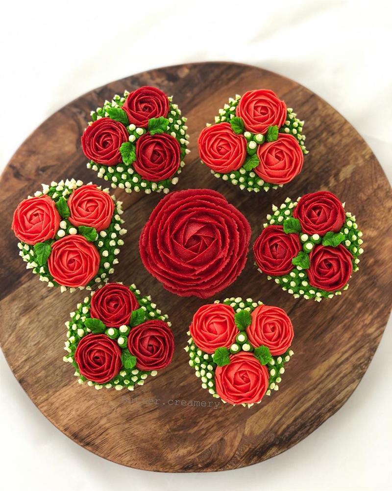 Bánh kem hoa hồng đẹp như thật tặng người thương dịp 8/3-2