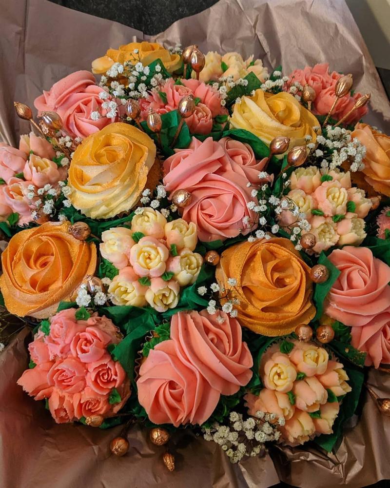 Bánh kem hoa hồng đẹp như thật tặng người thương dịp 8/3-5