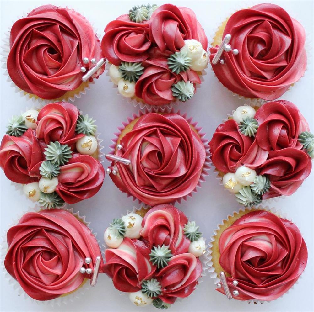 Bánh kem hoa hồng đẹp như thật tặng người thương dịp 8/3-7