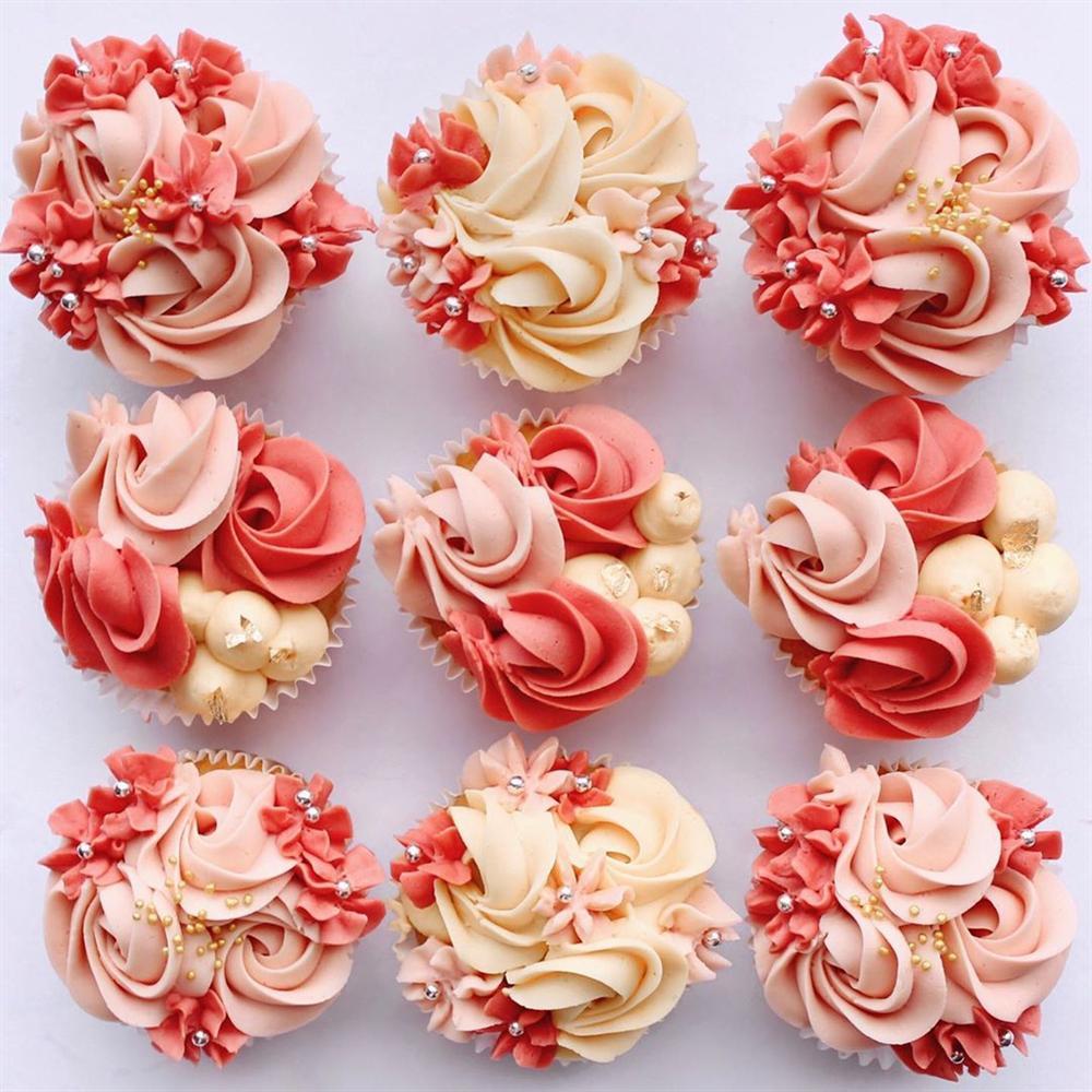 Bánh kem hoa hồng đẹp như thật tặng người thương dịp 8/3-8