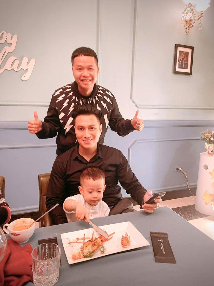 Gạt đấu tố căng thẳng, Việt Anh và vợ cũ hội ngộ mừng sinh nhật con trai-2