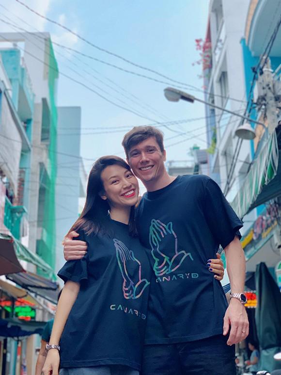 Hoàng Oanh hôn chồng say đắm, lần đầu khoe ảnh siêu âm con đầu lòng-2