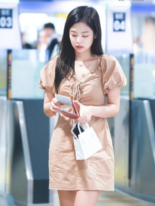 Joy, Jennie khoe thân hình gợi cảm khi diện váy liền bó sát-8