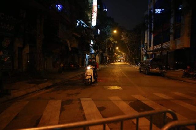 Cận cảnh bên trong phố Trúc Bạch đến Châu Long bị cách ly sau khi phát hiện ca thứ 17 dương tính virus corona-7