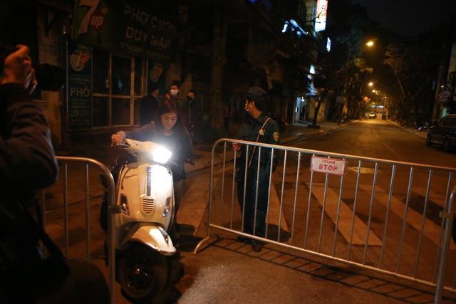 Cận cảnh bên trong phố Trúc Bạch đến Châu Long bị cách ly sau khi phát hiện ca thứ 17 dương tính virus corona-16