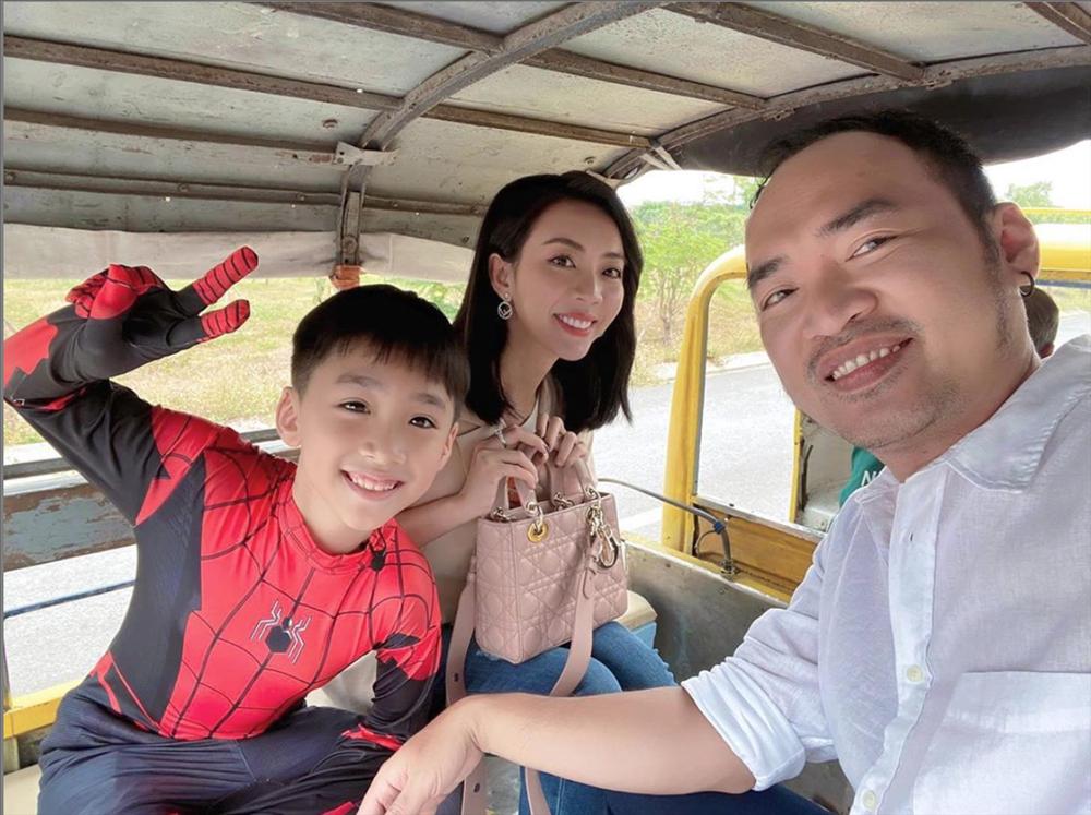 Từ bao giờ hoa hậu hài Thu Trang lại bớt phèn, sành điệu dát đầy hàng hiệu thế này?-2