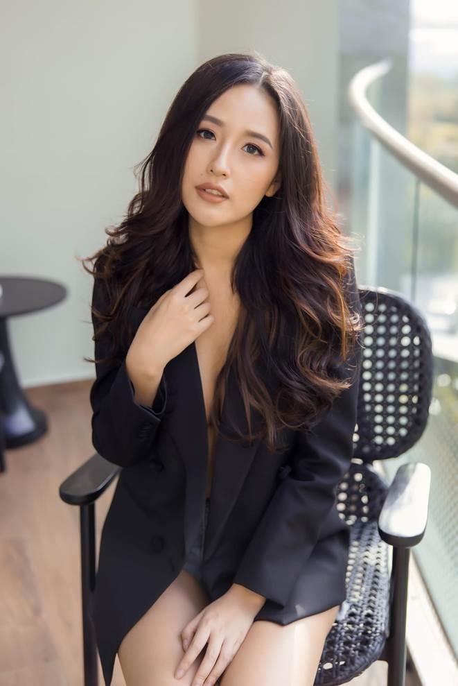 Chăm diện màu đen, Mai Phương Thuý ngày càng thăng hạng phong cách-10
