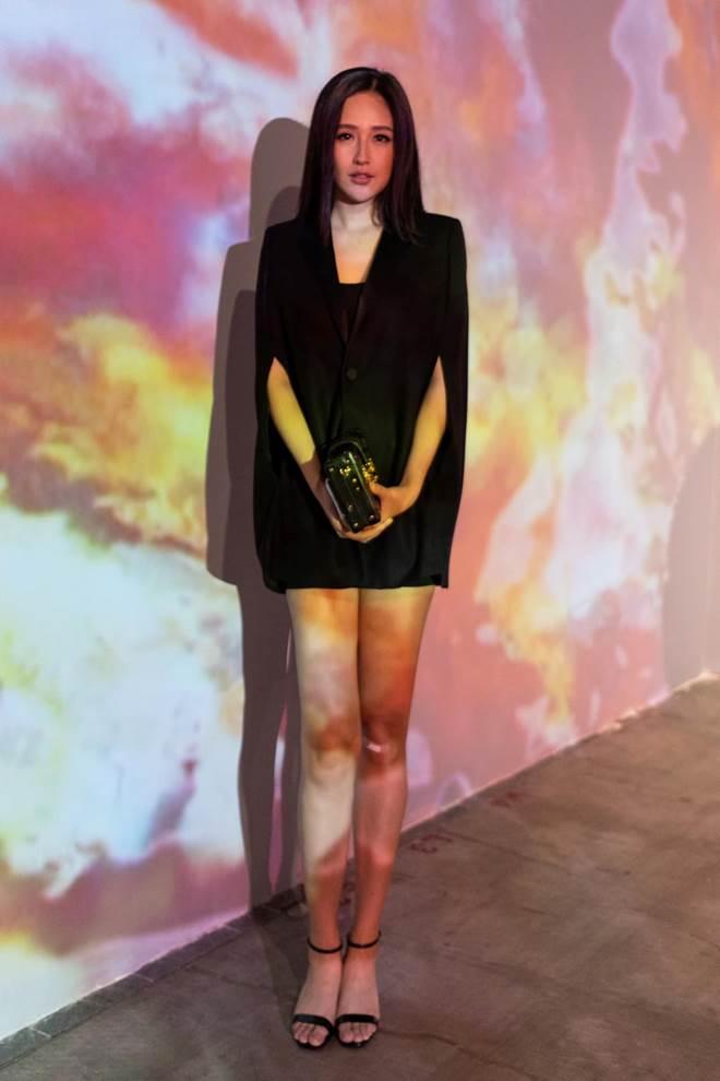 Chăm diện màu đen, Mai Phương Thuý ngày càng thăng hạng phong cách-11