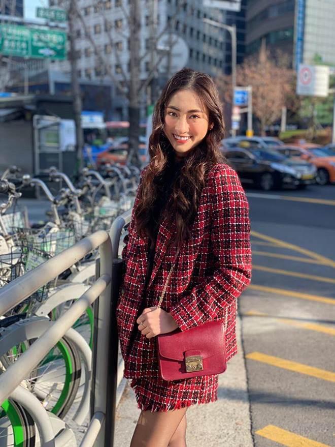 Cùng thuộc lứa 2k, Linh Ka đã có đầy túi hiệu, Tiểu Vy - Lương Thùy Linh chỉ dùng hàng bình dân-19