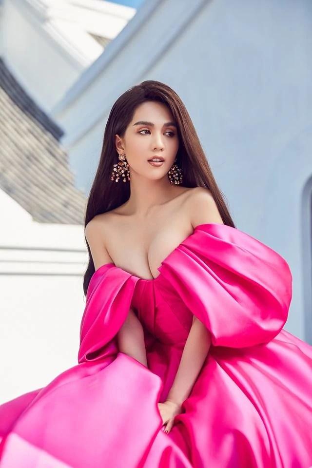 Ngọc Trinh lấn át Trương Quỳnh Anh khi đụng hàng nhờ vòng 1 o ép đến ngộp thở-7