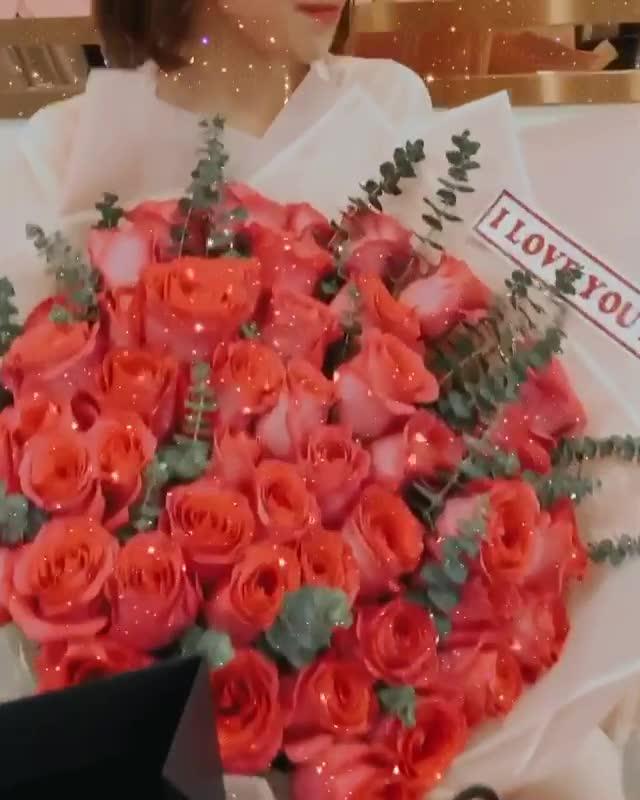 Ngọc Trinh khiến dân mạng phát hờn với loạt quà 8/3 giá khủng từ tình trẻ-2