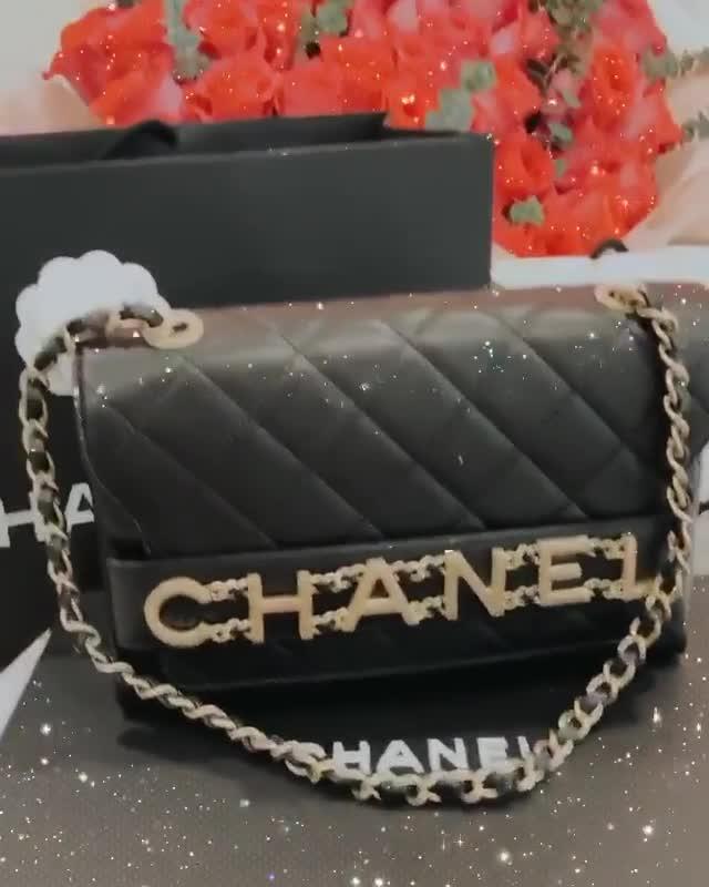 Ngọc Trinh khiến dân mạng phát hờn với loạt quà 8/3 giá khủng từ tình trẻ-3