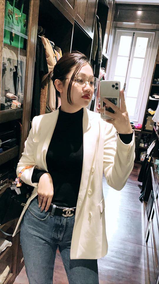 Một thời là đối thủ hoa hậu Tiểu Vy, sau sinh con với đại gia, ngọc nữ 9X lộ eo bánh mì-5