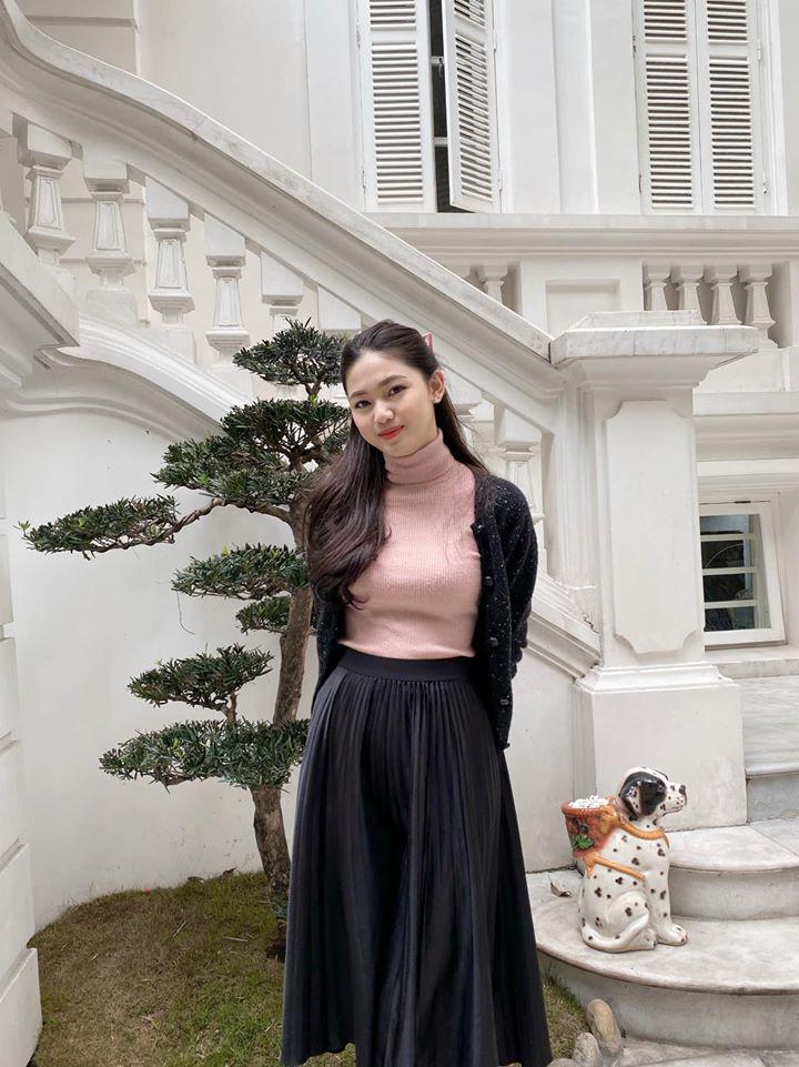 Một thời là đối thủ hoa hậu Tiểu Vy, sau sinh con với đại gia, ngọc nữ 9X lộ eo bánh mì-6