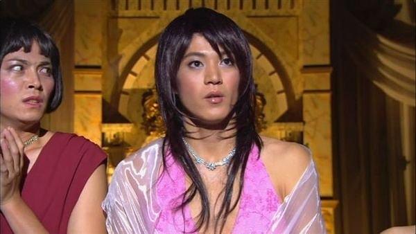 Nam tài tử Oguri Shun nay tuổi đã ngoài 30, sớm yên bề gia thất nhưng quá khứ của chàng vô cùng lừng lẫy với một sự nghiệp diễn xuất thành công và những màn giả gái xuất thần, nhìn một lần là nhớ mãi không quên.