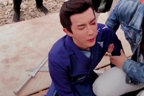 Nỗi khổ khi diễn viên Hoa Ngữ quay phim gặp tai nạn: Có đau đớn cách mấy cũng không được bày tỏ!