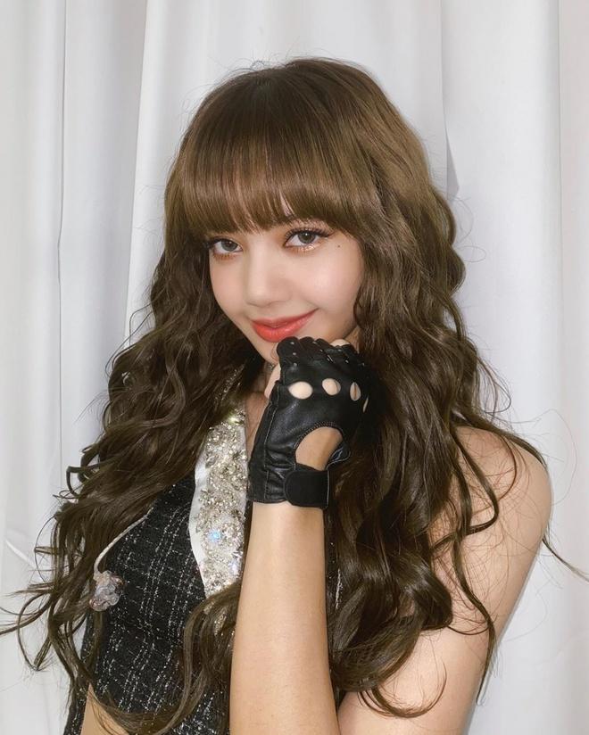Lisa (BlackPink) cùng các sao Hàn để tóc xoăn mỳ tôm-2