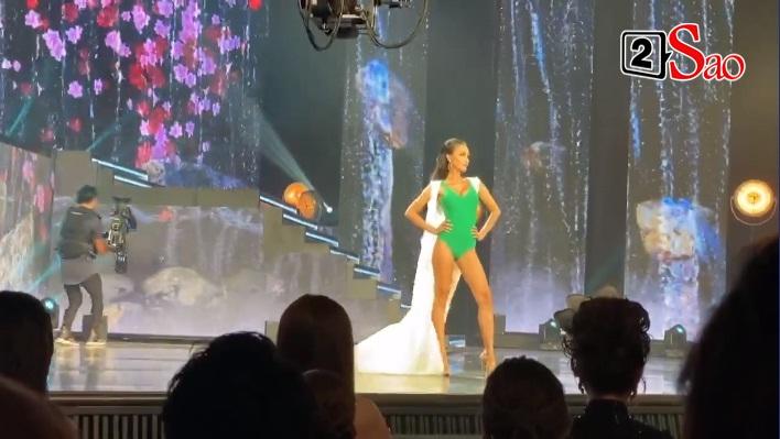 Hoài Sa và top 12 trình diễn bikini bốc lửa-2