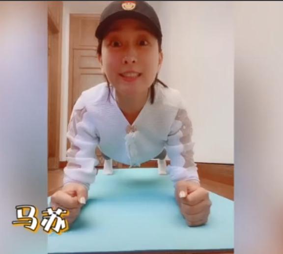 Những hoạt động hài hước của sao Hoa ngữ khi phải ở nhà vì dịch Covid-19-4