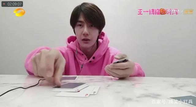 Những hoạt động hài hước của sao Hoa ngữ khi phải ở nhà vì dịch Covid-19-10