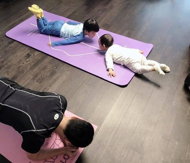 Những hoạt động hài hước của sao Hoa ngữ khi phải ở nhà vì dịch Covid-19-3