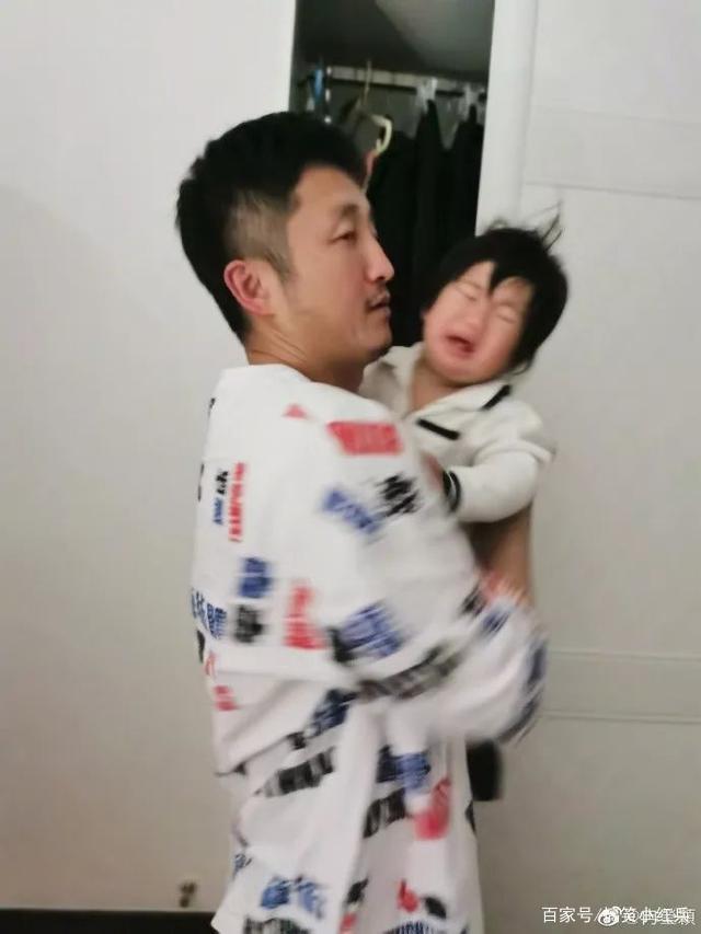 Những hoạt động hài hước của sao Hoa ngữ khi phải ở nhà vì dịch Covid-19-14