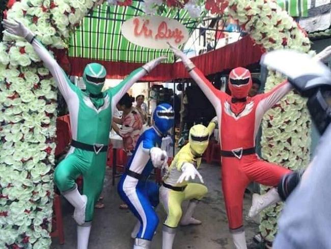 Đám cưới với dàn bê tráp toàn siêu nhân làm dân tình cười không ngậm được miệng-2